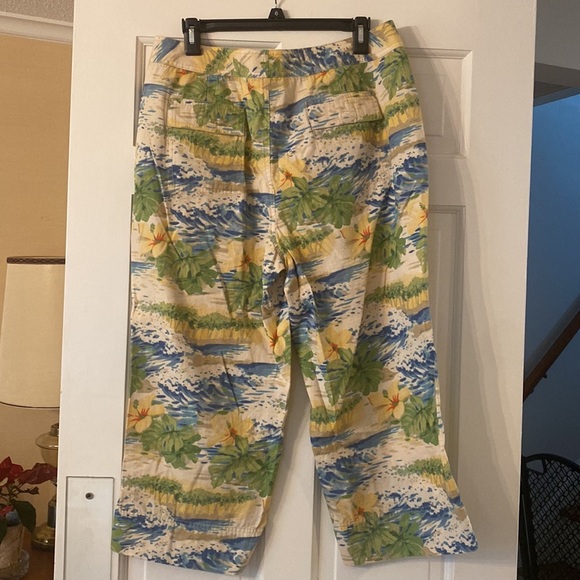 Women’s NWT Liz Claiborne cropped tropical print pants  size 12 - Picture 3 of 8